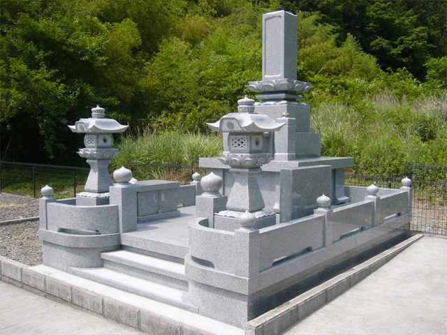 昔から伝わる伝統の形の和墓